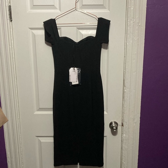 NWT Dress the Population Bailey
Sweetheart dress Size S - Picture 5 of 10